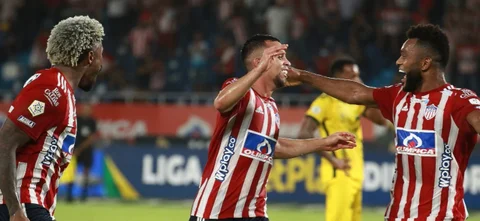 Junior celebra el triunfo sobre Bucaramanga / Foto VizzorImage