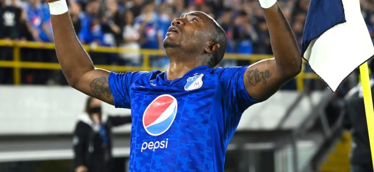 El clásico se pintó de azul | Foto: VizzorImage / Samuel Norato