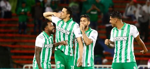Independiente Medellín y Atlético Nacional se enfrentan por la Liga BetPlay. Foto: VizzorImage /Andrés Felipe Álvarez