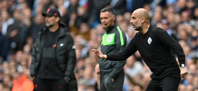 Pep Guardiola dirigiendo al City ante Liverpool / Foto AFP