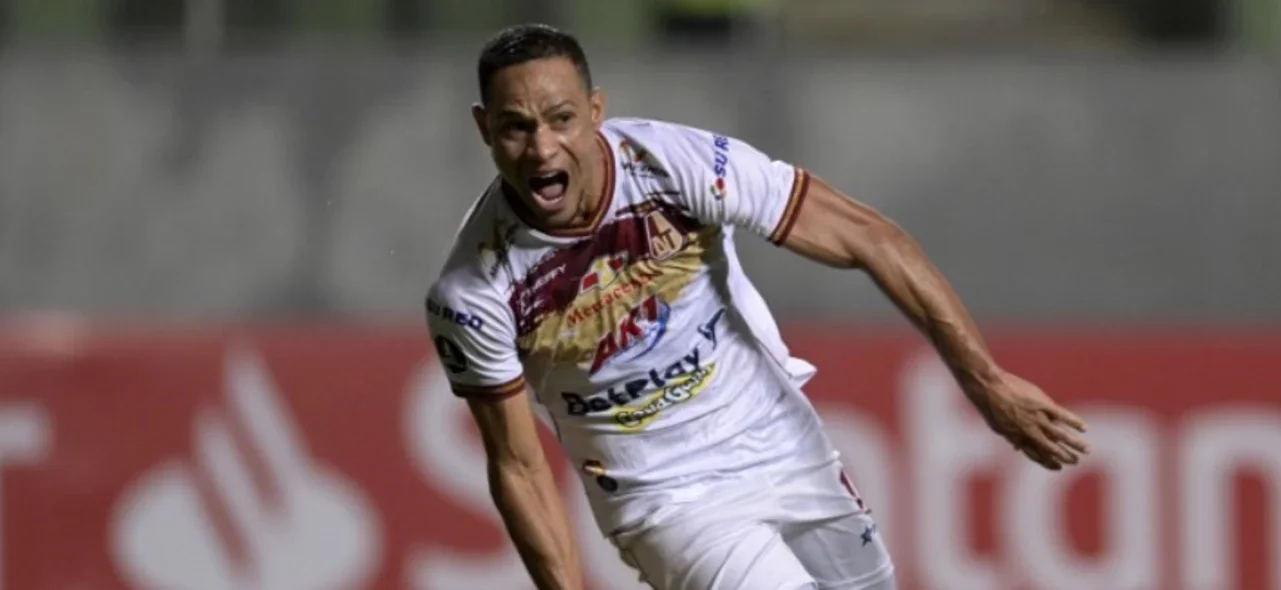 Anderson Plata fue la figura del partido/ AFP