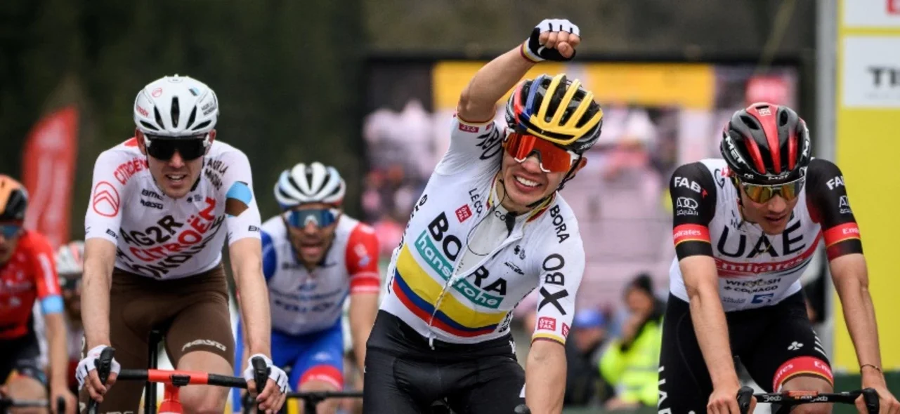 Sergio Higuita ganando en Romandía / Foto AFP