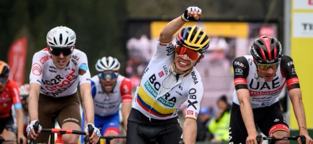 Sergio Higuita ganando en Romandía / Foto AFP