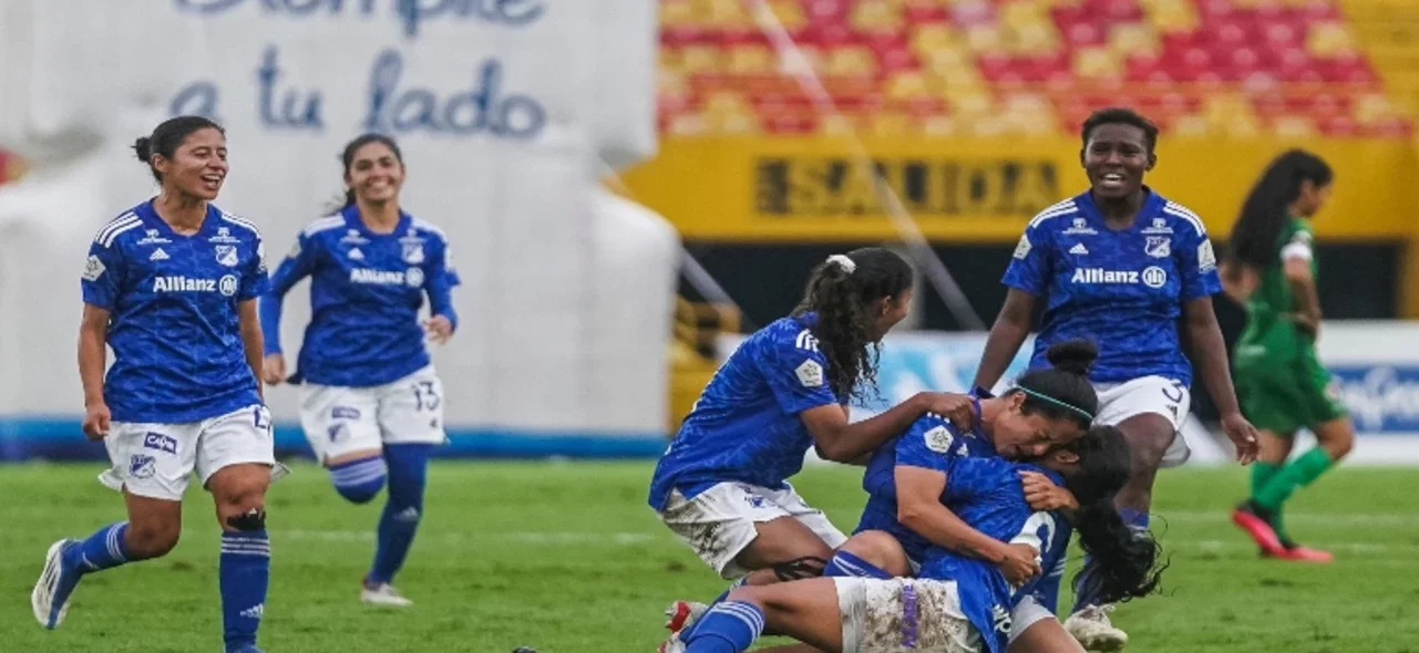 Triunfo de la Embajadoras - VizzorImage