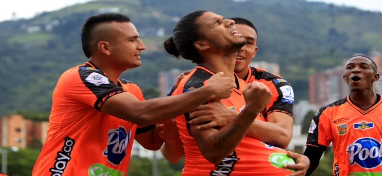 Victoria de Envigado -VizzorImage / Andres Alvarez