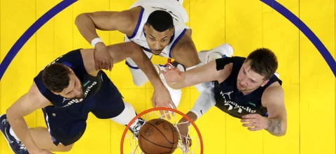 Épica remontada de Warrios ante Mavericks / AFP