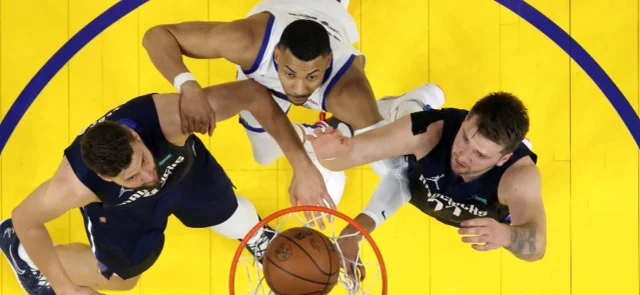 Épica remontada de Warrios ante Mavericks / AFP