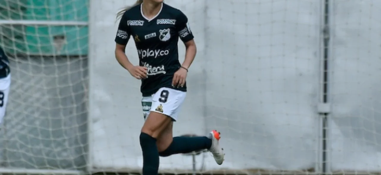 Tatiana Ariza marcó el gol de las 'azucareras'. / Foto: VizzorImage - Gabriel Aponte