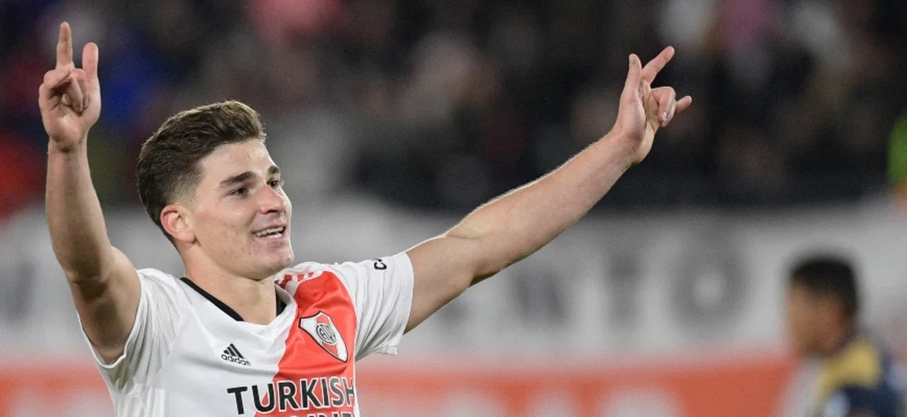 Julián Álvarez, figura del partido. Foto: AFP.