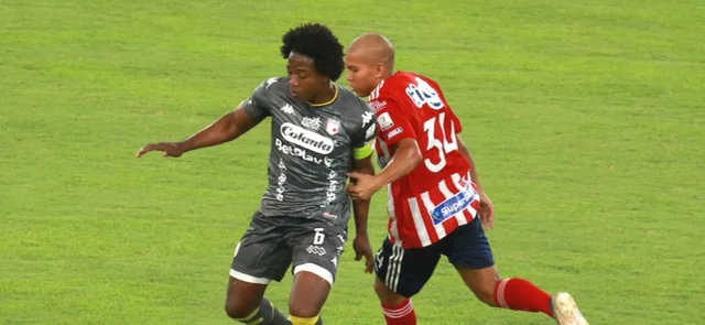 Santa Fe y Junior se enfrentan por la Copa BetPlay. Foto: VizzorImage / Jesus Rico