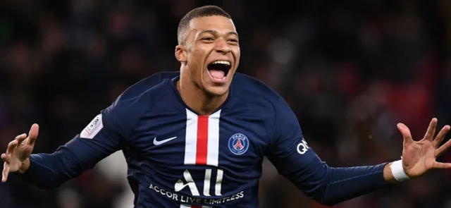Mbappé decidiría seguir en PSG / AFP