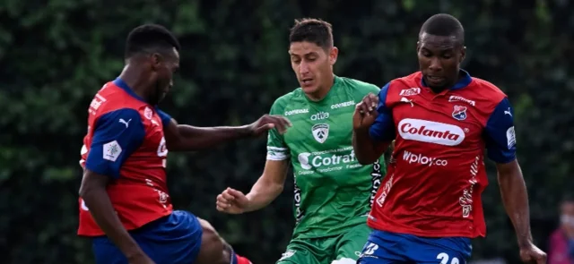 Medellín y Equidad se enfrentan por la Liga BetPlay. Foto: VizzorImage / Samuel Norato