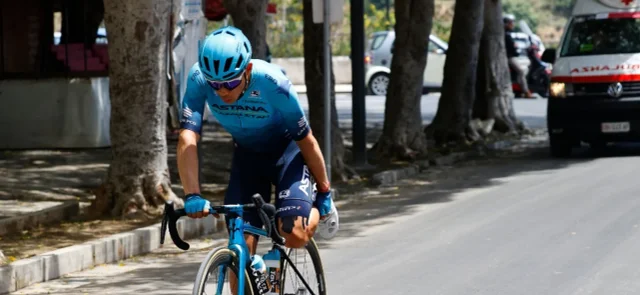 Miguel Ángel López se retiró empezando la etapa 4 / Foto AFP
