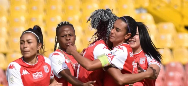 Kena Romero marcó 3 goles y fue la figura del partido. Foto: VizzorImage / Felipe Caicedo