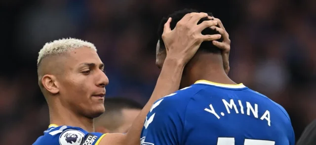 Yerry Mina salió lesionado / Foto AFP