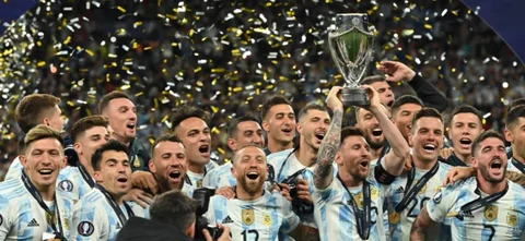 Messi levantó su segundo trofeo con la Selección mayor de Argentina/ AFP