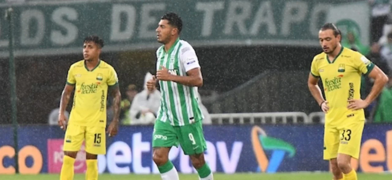 Nacional lidera el grupo A/ Vizzorimage