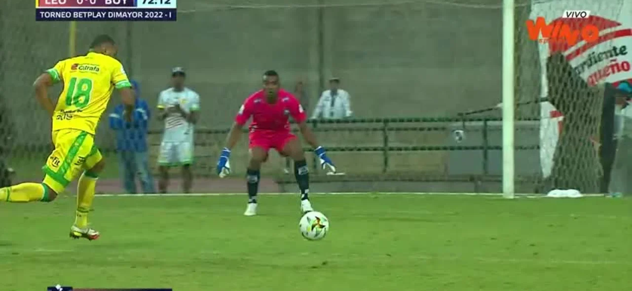 Atajada de Caicedo vs. Leones.