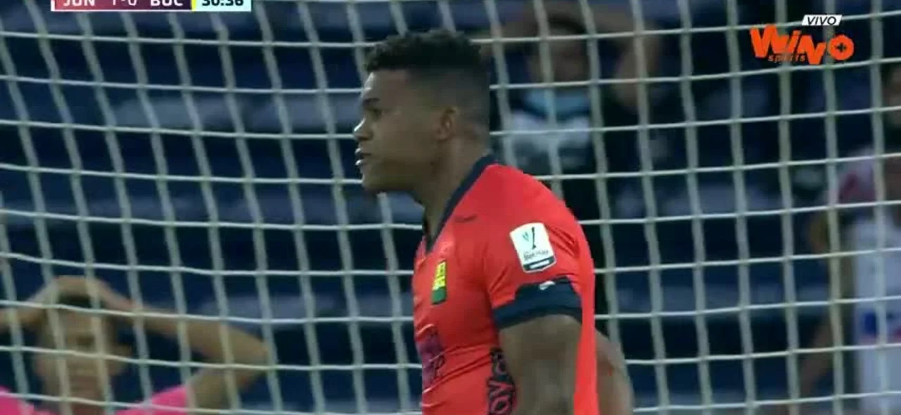 El arquero fue figura del primer tiempo