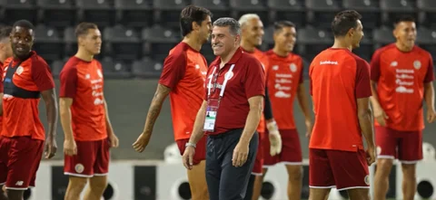 Luis Fernando Suárez, por un cupo al Mundial / AFP