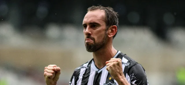 Diego Godín busca jugar su cuarta Copa del Mundo. Foto: AFP