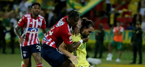 Junior y Bucaramanga se enfrentan por la Liga BetPlay. Foto: VizzorImage / Jaime Moreno