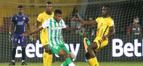 Nacional recibe a Bucaramanga por los cuadrangulares de la Liga BetPlay. Foto: VizzorImage / Jaime Moreno