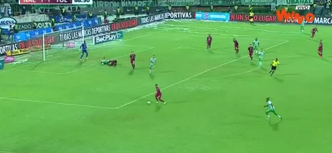 Nuevo remate de Pabón para aumentar el marcador.