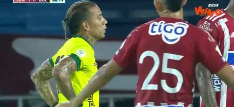 Este fue el remate de Dayro Moreno al minuto 66.