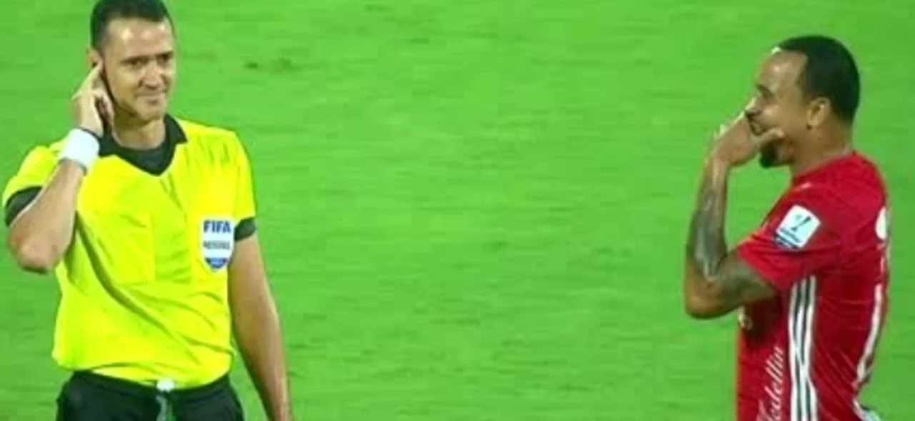 Felipe Pardo marcó, pero la jugada de gol fue anulada por fuera de lugar.