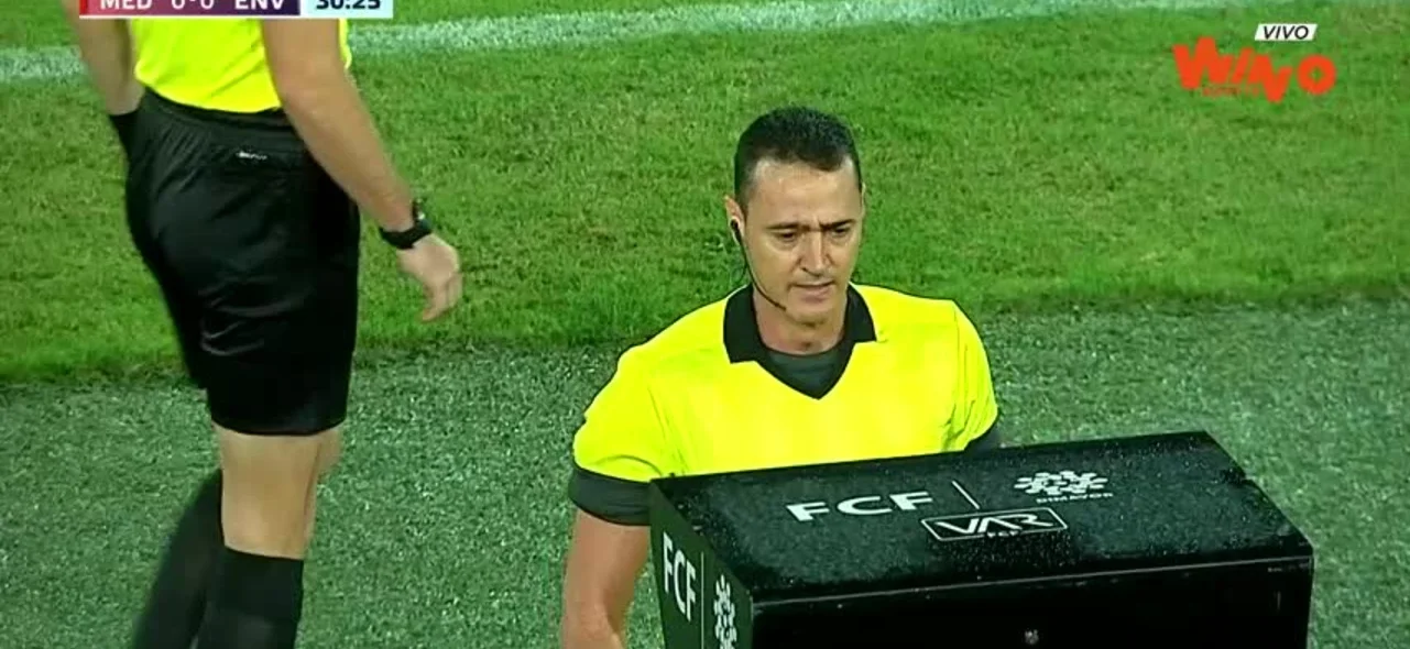 Esta fue la jugada por la que Roldán dio penal para Medellín.