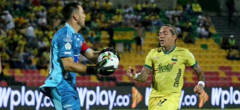 Viera vs. Dayro, los jugadores más veteranos de Junior y Bucaramanga | Foto: VizzorImage / Jaime Moreno