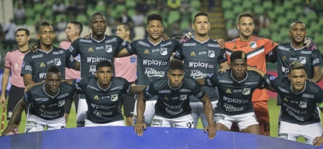 El equipo colombiano espera quedarse con la victoria. / Foto: AFP.