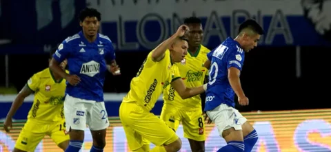 Los dos equipos buscaron, pero los goles fueron esquivos. / Foto: VizzorImage - Andres Rot