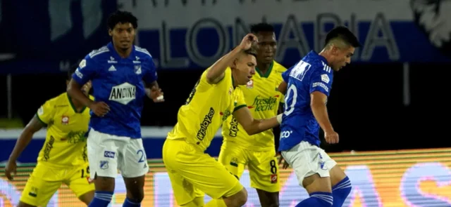 Los dos equipos buscaron, pero los goles fueron esquivos. / Foto: VizzorImage - Andres Rot