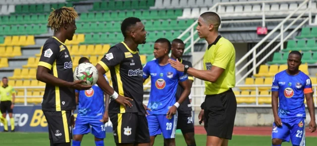 Deportes Quindío espera quedarse con los 3 puntos. / Foto: VizzorImage - Jorge Rotavisky.