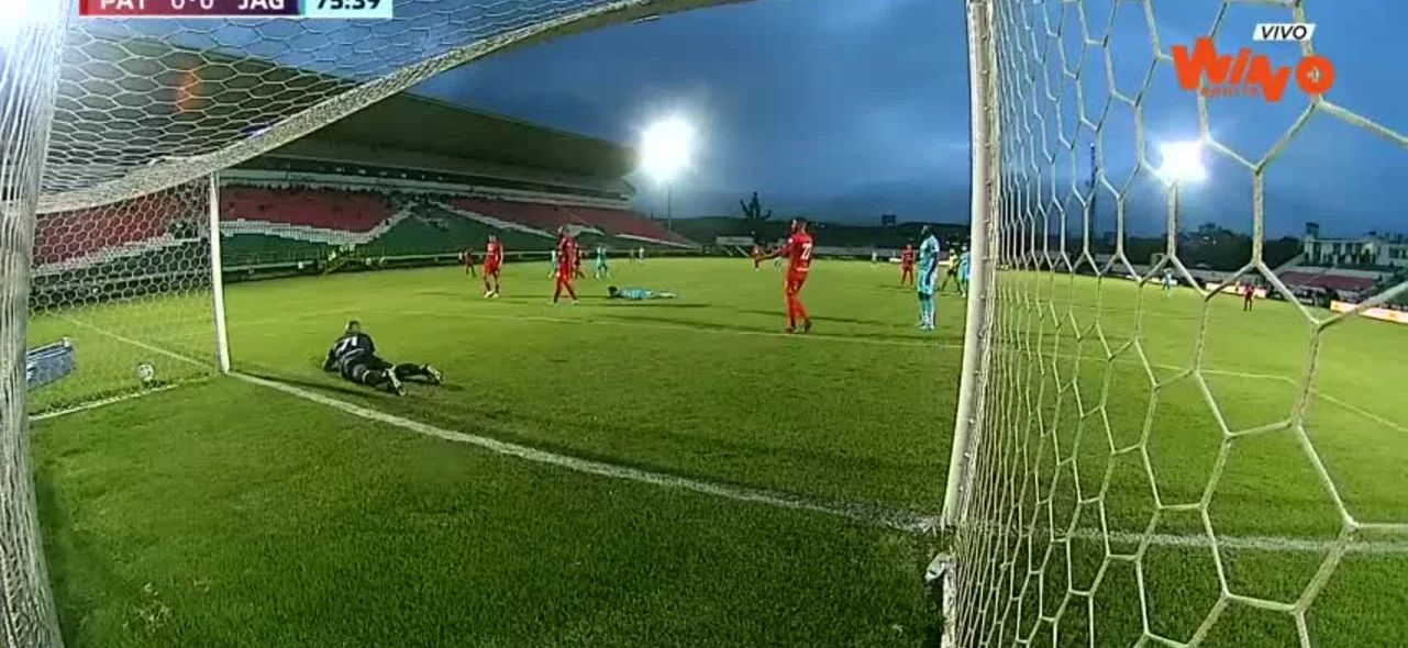 Hurtado evitó el gol de Jaguares