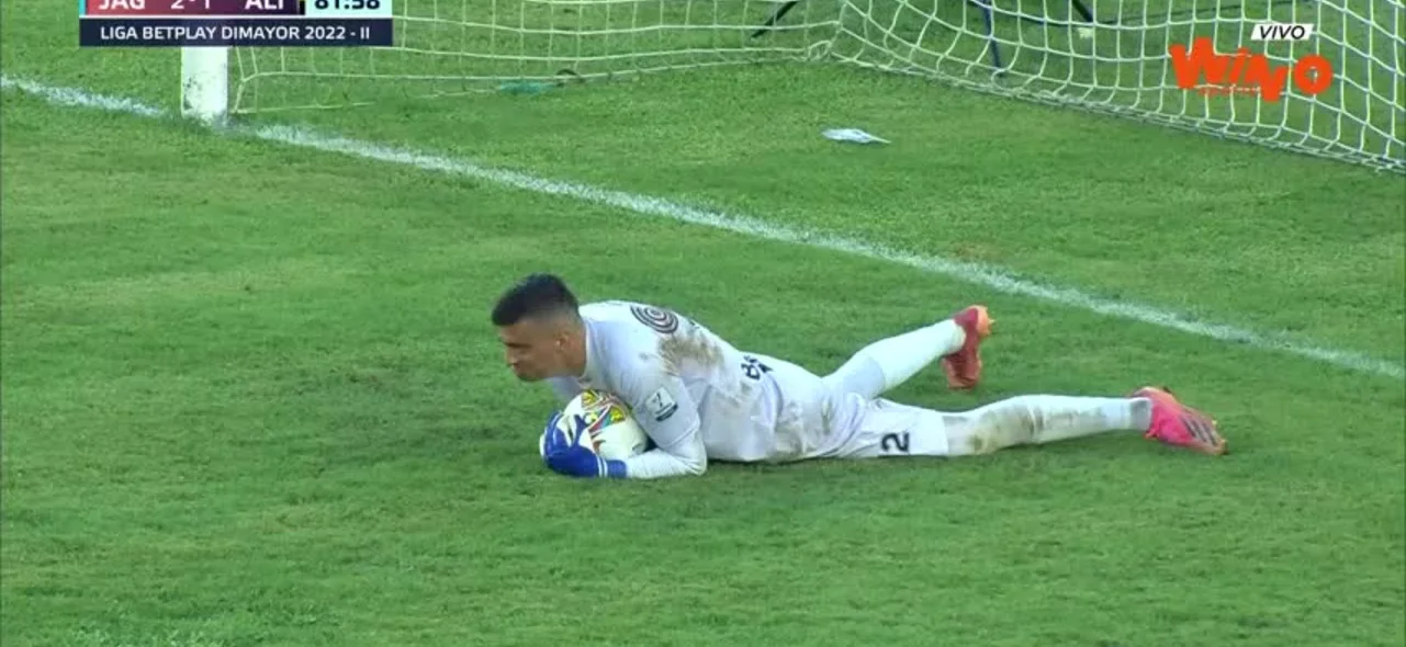 Soto defiende el arco de Jaguares