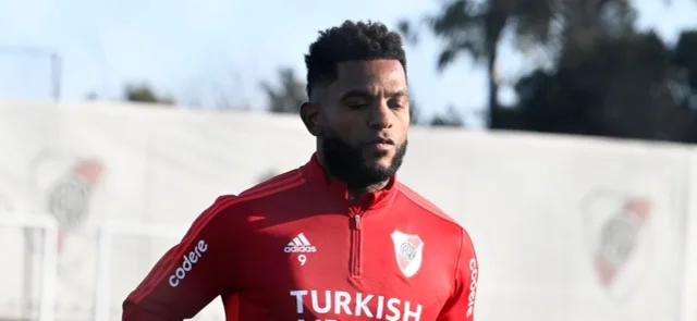 El delantero llega a continuar la conexión entre Colombia y Argentina. / Foto: River Plate.