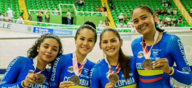 La delegación femenina consiguió medalla de bronce. Foto: Twitter/@TrackCupCali