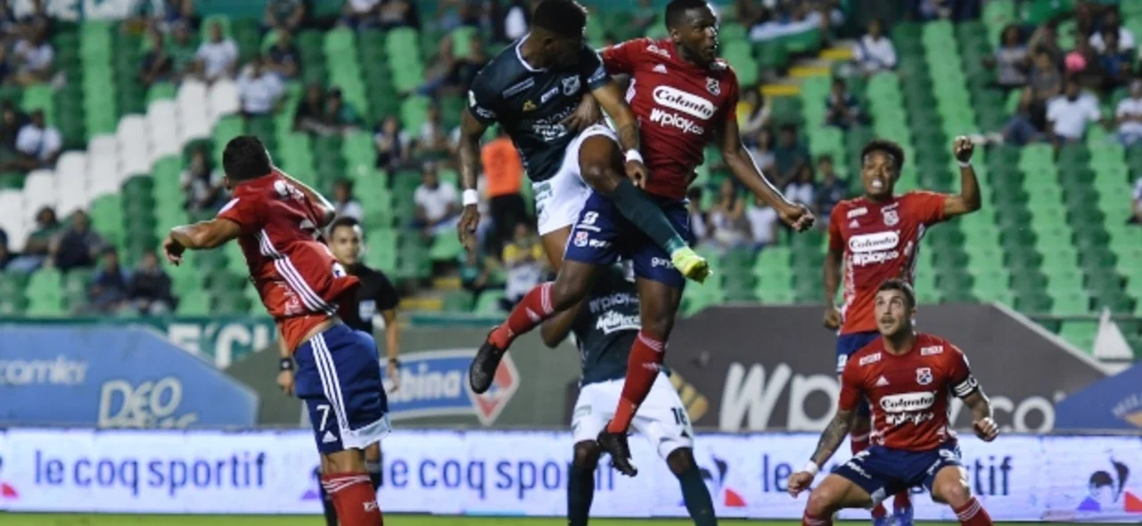 Deportivo Cali empató 2-2 frente a Medellín. / Foto: VizzorImage - Nelson Ríos