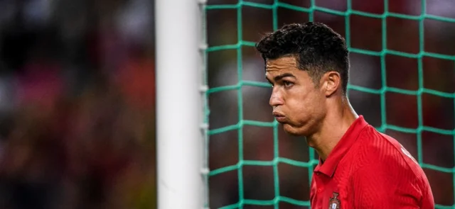 Cristiano Ronaldo busca una salida de Manchester United. Foto: AFP.