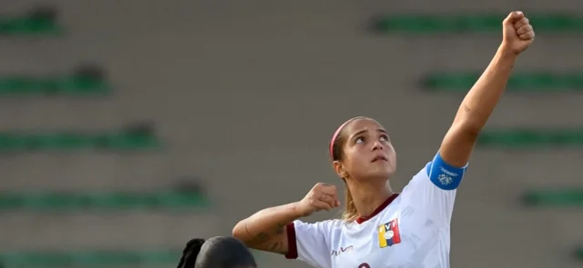 Deyna Castellanos fue la figura del partido. Foto: AFP