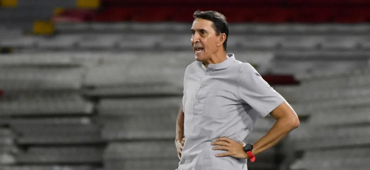 Habla Alexandre Guimaraes, DT de América de Cali. Foto: VizzorImage / Gabriel Aponte