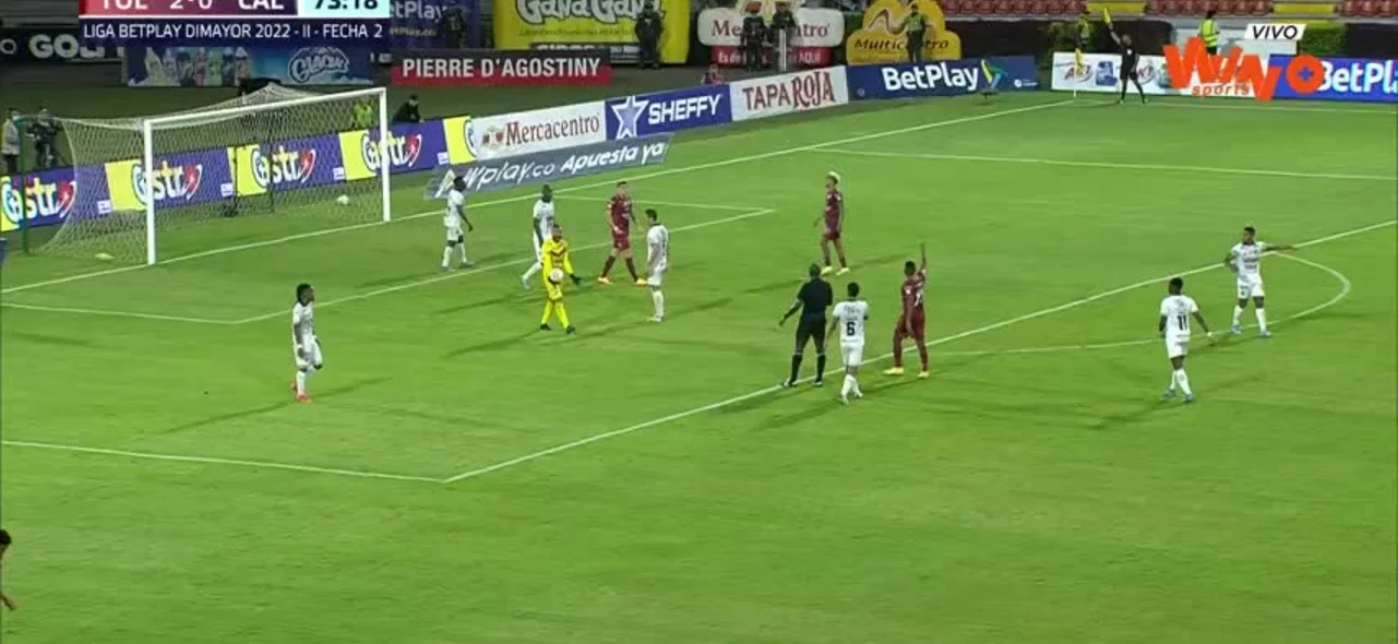 Tolima quiere el tercer gol de la noche.