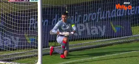 Flores puso a prueba a Castellanos.