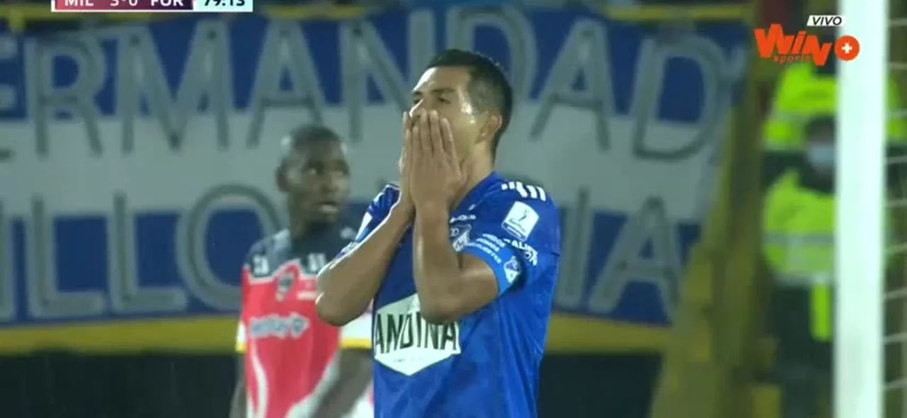 Remate errado de Macalister Silva en Millonarios