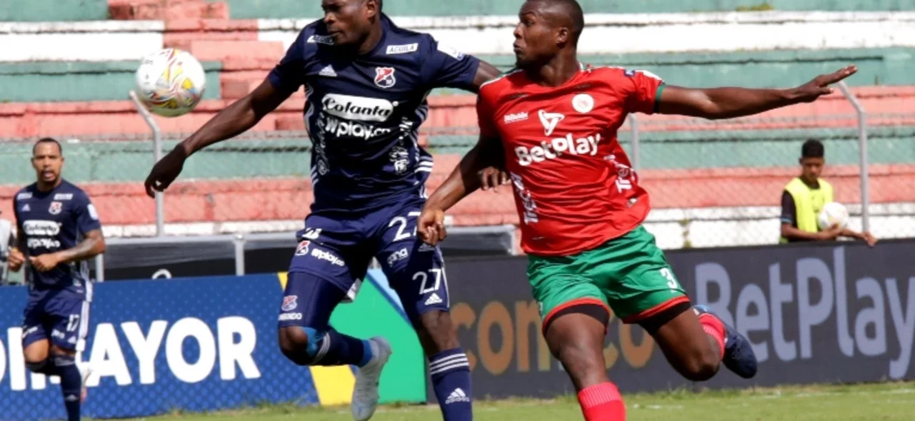 Cortuluá derrotó a Medellín. Foto: VizzorImage / Samir Rojas