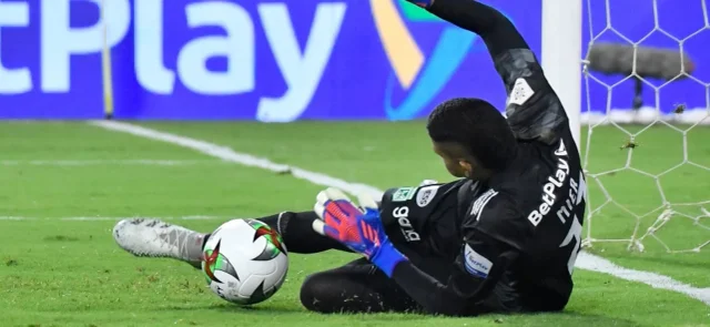 Kevin Mier, arquero de Nacional - Foto: VizzorImage/ Gabriel Aponte