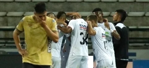 Ayron del Valle fue la figura del triunfo 'albo' | Foto: VizzorImage / John Jairo Bonilla